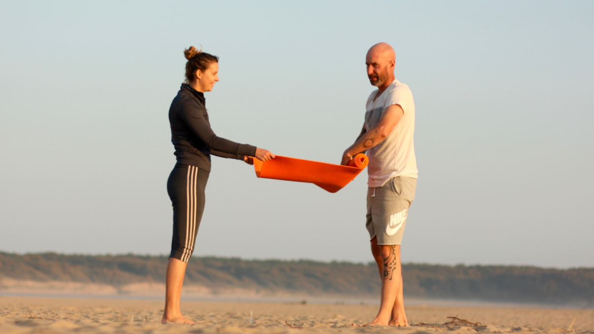 2019 : début des cours de yoga à la plage du Veillon