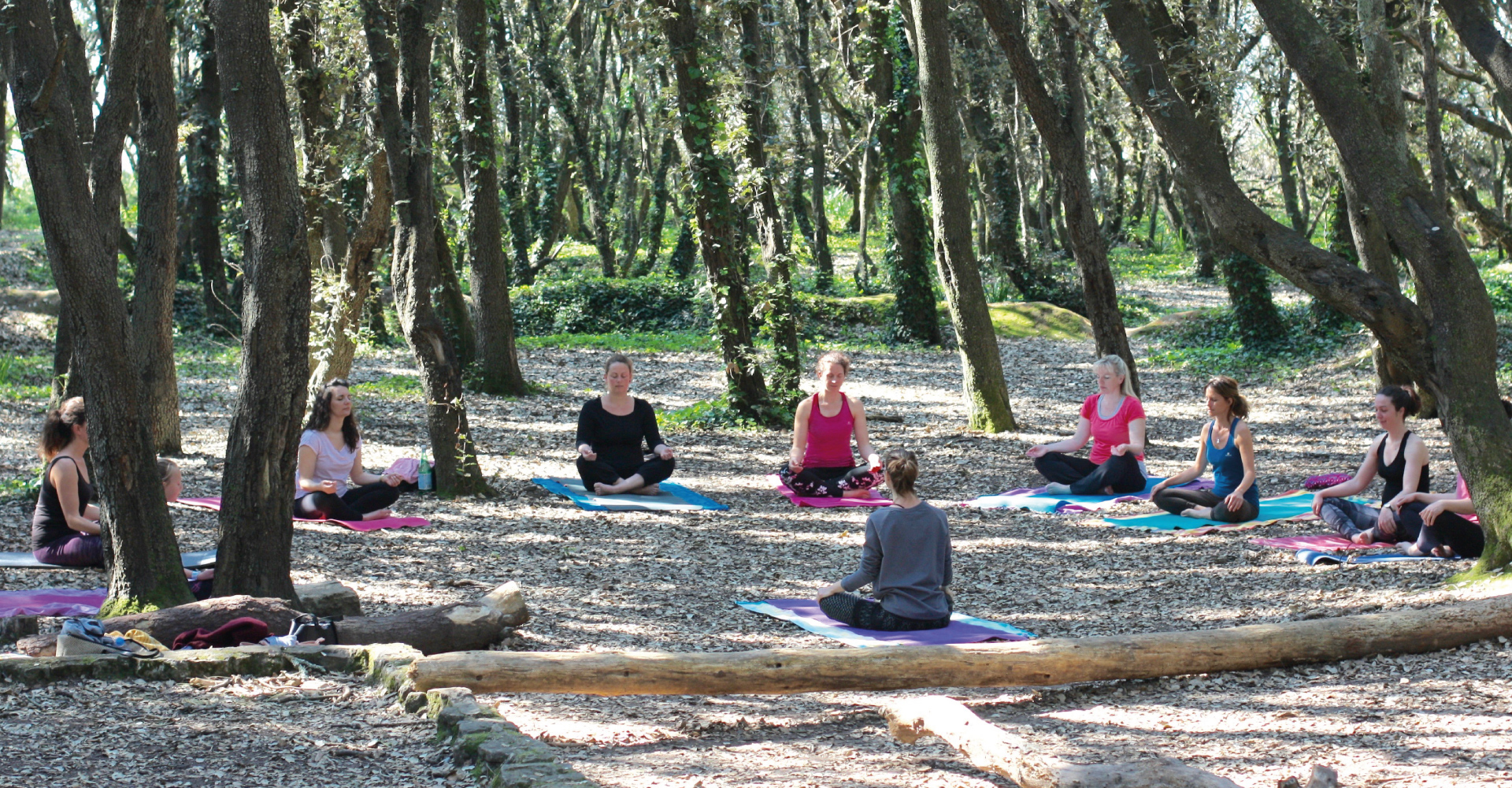 Cours de yoga collectif - Forêt de la plage du Veillon